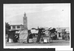 MOROCCO, MARRAKECH ORIGINAL VINTAGE PHOTO MOROCCAN ARAB & BARBERS IN THE KOTUBIA - Picture 1 of 2