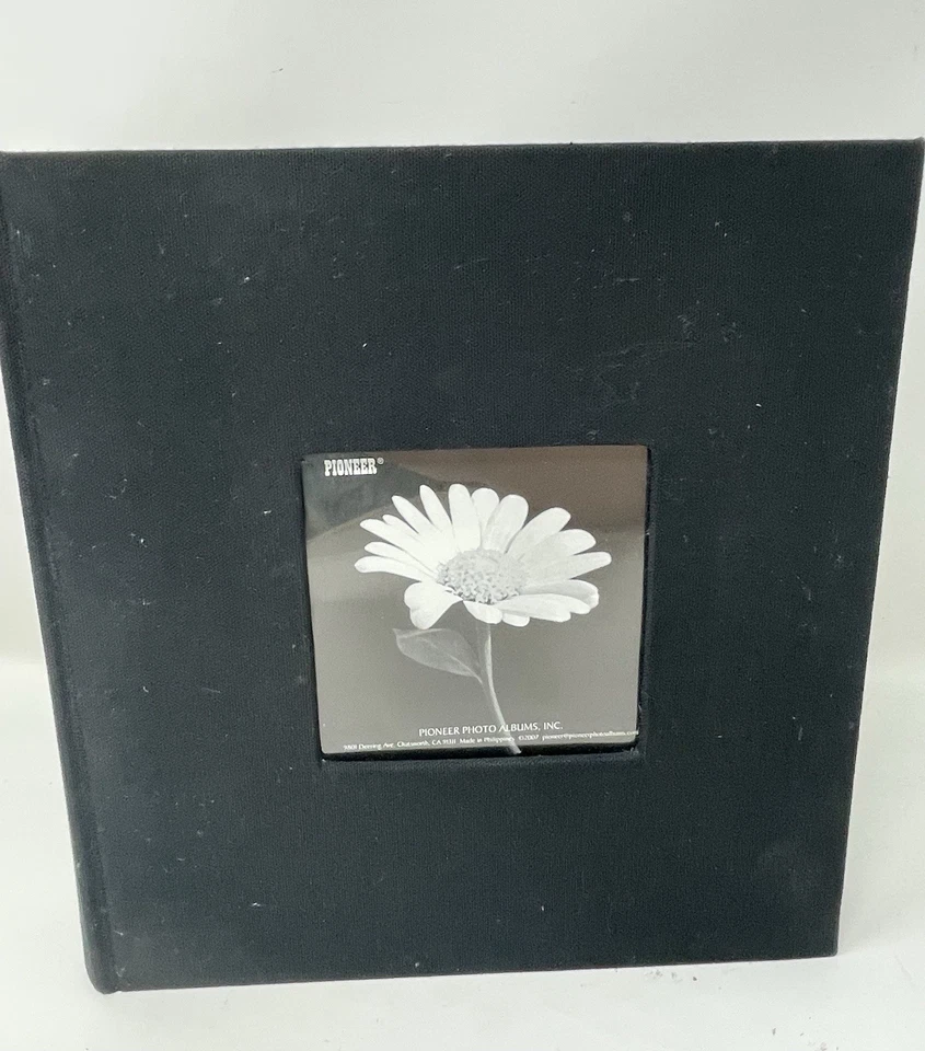 Álbum de fotos con cubierta de marco de tela negra Pioneer 200 bolsillos para fotos 4x6 Foto 1 de 3