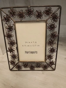 NUEVO Marco de fotos Pier 1 Imports de metal y cuentas de 7" x 8,5" se adapta a fotos de 3,5" x 5" - Imagen 1 de 7