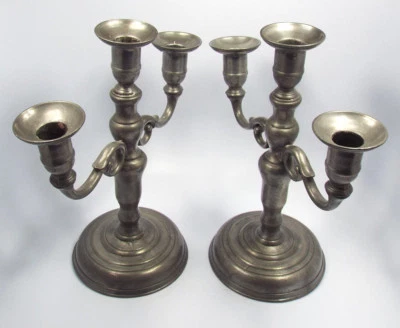 Par de candelabros vintage Zinngiesserei AARAU de peltre de 3 luces Foto 1 de 4