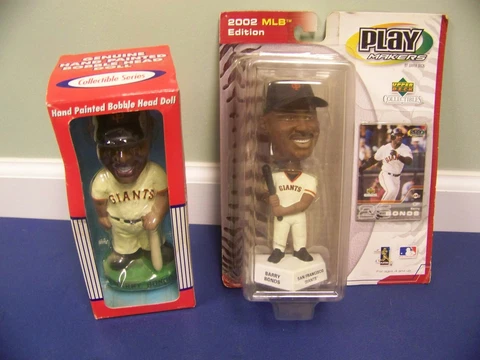 Barry Bonds Giants Hand Painted Bobble head & 2002 Play Makers Bobble Head Cover