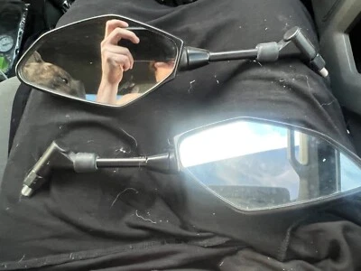 JUEGO DE ESPEJOS RETROVISORES TRASEROS IZQUIERDO DERECHO OEM YAMAHA MT-07 FZ-07 Foto 1 de 4