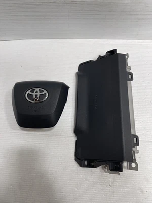 ✅ 2021-2023 TOYOTA SIENNA STEERING WHEEL AND DRIVER KNEE AIRBAG OEM✅ - Image 1 of 4