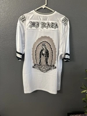 Camiseta masculina de futebol Y2K Mi Raza by Next Lady of Guadalupe grande - Imagem 1 de 4