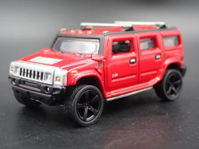 2003-2009 HUMMER H2 SUV W/ con Gancio Rosso Raro 1:64 Diorama Scala Modellino - Immagine 1 di 4