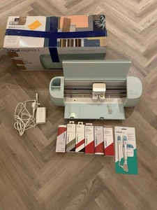Cricut Explore 3 Bundle Crafting Tool Accessories And New Cutter In Pink - Picture 1 of 5