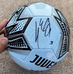 Balón de fútbol firmado por la Juventes Dusan Vlahovic - Imagen 1 de 3