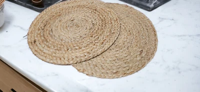 JUEGO DE 2 MANTELES DE YUTE TRENZADOS, 38CM REDONDOS, MESA/ESTANTES DE COMEDOR - BEIGE NATURAL Foto 1 de 4