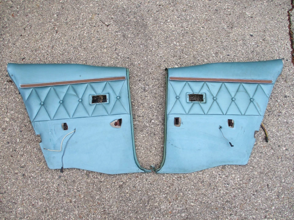 Lincoln Continental Mark III 1968 1969 1970 paneles de puerta con moldura trasera Foto 1 de 4