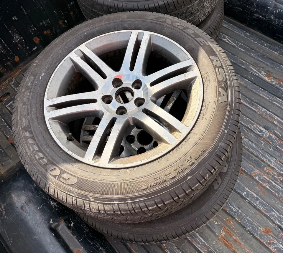 Llantas Dodge Charger OEM 225/60R18 - Juego de 4 - Neumáticos Goodyear Eagle RS-A Foto 1 de 4