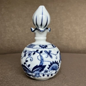 Blue Onion Hand Painted Porcelain Woods Fine China Perfume Bottle Stopper - Picture 1 of 6