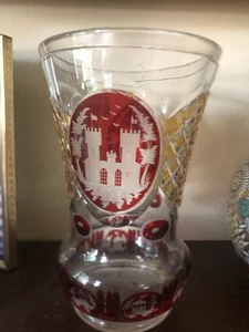 Vintage böhmische rubinrote Bernsteinvase diamantgeschliffenes geätztes Glas 6,25 Zoll SELTEN Schlosskunst - Bild 1 von 11