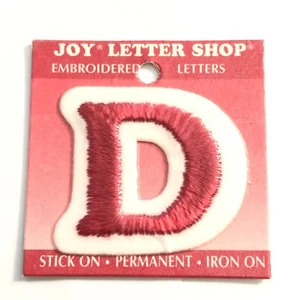 Joy Letter Shop Rojo D 1.5” Hierro Palo Bordado Parche Aplique Artesanía - Imagen 1 de 5