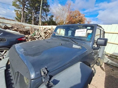 (LOCAL PICKUP ONLY) Hood VIN W 6th Digit Jk Body Flat Center Fits 13-18 WRANGLER Foto 1 de 4