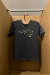 Nike NFL Apparel Unisex Grey & Silver Patriots Shirt - Size Small/SM - Picture 1 of 3