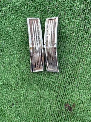 1964 Ford Galaxie front fender trims 64 Foto 1 de 4