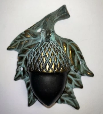 Llamador de puerta bellota acabado latón de San Pacific International / SPI SIN TORNILLOS Foto 1 de 4