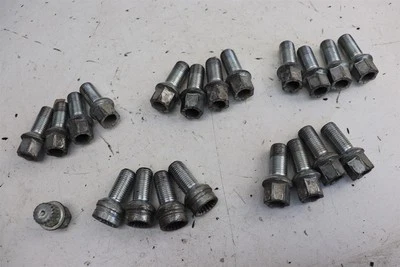 Заводская зажимная гайка для колеса Bentley Continental GT V8 Coupe 2016 + комплект замков J248 - Изображение 1 из 4