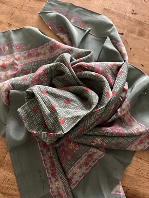 De colección Ginnie Johansen Paisley Gloral Verde Cuadrado 34” Bufanda Mantón Envolvente Foto 1 de 4