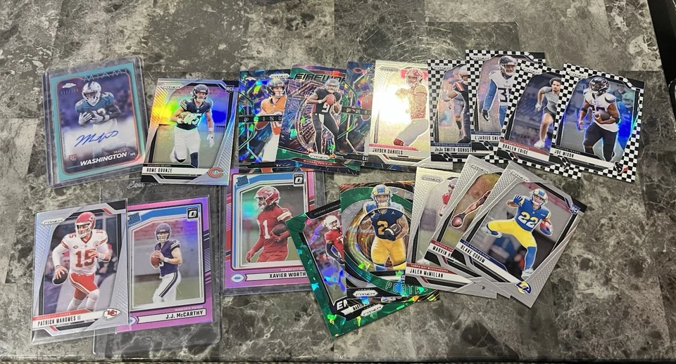 Lote de novato de fútbol americano de la NFL y también jugadores de tablero de ajedrez/autógrafo Foto 1 de 1