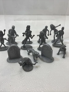 Figuras de juguete de plástico Zombie Walker figuras 14 piezas lápida muerta del ejército tumba de perro - Imagen 1 de 5