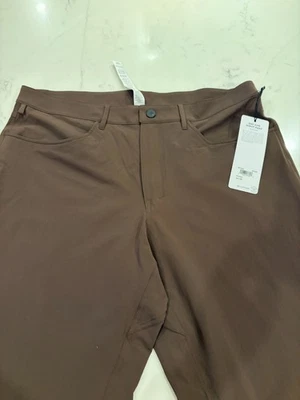 Pantalón Alo Marrón Día y Alto Foto 1 de 4