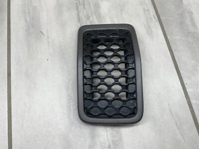 19 20 Jeep Cherokee grille insert 68323777AB #3 2019 2020 - Image 1 of 4