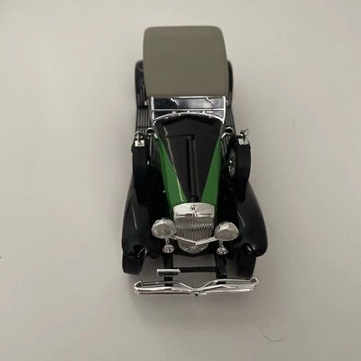1934 Duesenberg Black and Green 1/32 Diecast Model Car by Signature Models - Image 1 of 4