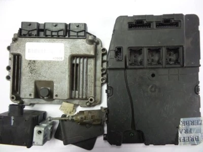 CENTRALINA INIEZIONE Renault Megane II CC (EM) 2004 8200310863 / 0281011549 - Immagine 1 di 3