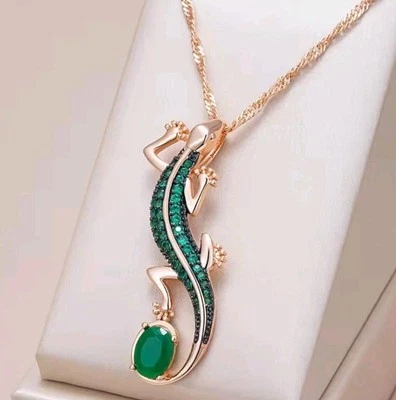 Schöne Halskette mit Anhänger 585er Rolled Roségold Walzgold grüne Eidechse  - Bild 1 von 4