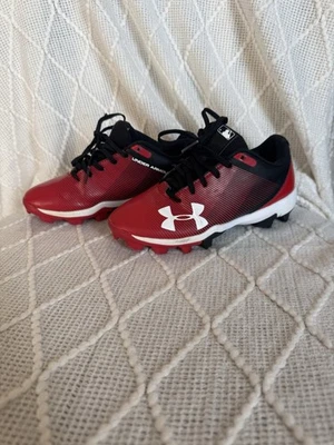 2Y Red Under Armour Cleats Low Top Red And Black Size 2 Youth - Image 1 of 4