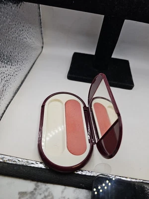 Rubor en polvo rosa cachemir Avon Ultra Wear Foto 1 de 4