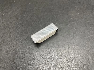 Guantera Cortesía Luz Lámpara 2018 BMW X1 63316972605 2016 2017 2019 2020 - 2022 Foto 1 de 4