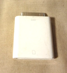 Genuine Apple A1362 iPad Iphone Adapter - SD Card Reader, 30 Pin to SD Card T14 - Picture 1 of 2