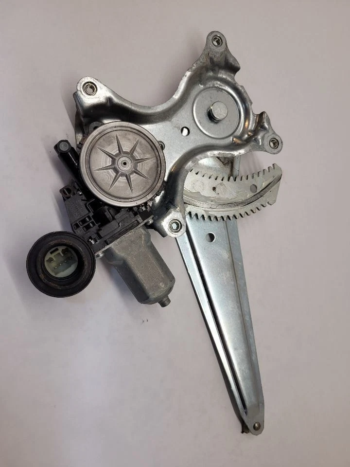 2014 - 2019 TOYOTA COROLLA Passenger Rear Window Regulator Electric Sedan  - Image 1 of 4