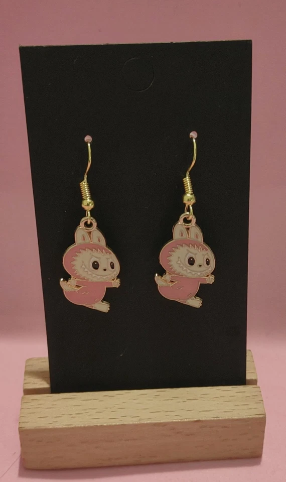 Pendientes hechos a mano inspirados en Labubu nuevos con etiquetas  Foto 1 de 1