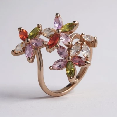Anillo Flor Rachel Zoe Tamaño 9 Cristal Rosa Oro Rosa Circonita cúbica Multigema Gemas En Boga Foto 1 de 4