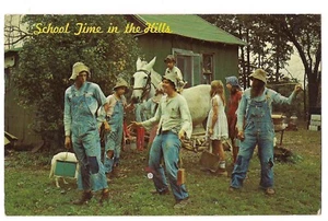 SCHOOL TIME IN HILLS The BRUCE SEATON FAMILY Hillbilly Missouri Postcard 1972 - Foto 1 di 2