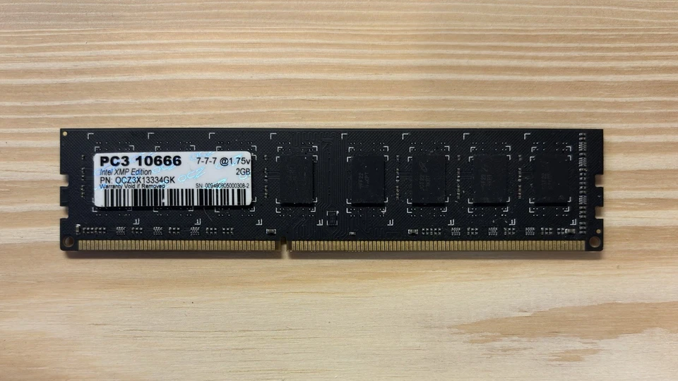 OCZ Intel XMP 2GB DDR3-1333MHz DIMM PC3-10600 CL7 RAM Memory (OCZ3X13334GK) - Image 1 of 2