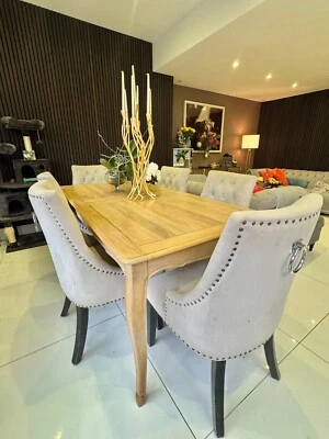 Exquisite wood solids & veneers extendable dining table to 8 person. Very good  - Image 1 of 4