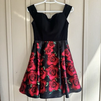 Maxi Vestido de Baile de graduación Blondie Nites Fairy Grunge Fit Acampanado 1 Pequeño Rosas Negro Foto 1 de 4