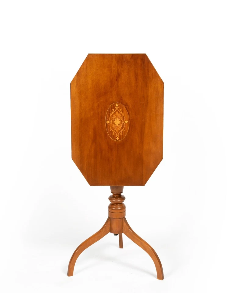 Mesa superior inclinable con incrustaciones, New Hampshire Estate Foto 1 de 4