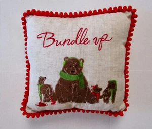 Kleines Weihnachtskissen - beige mit roter Borte "Konvolut" mit Bären 9" x 9" - Bild 1 von 2