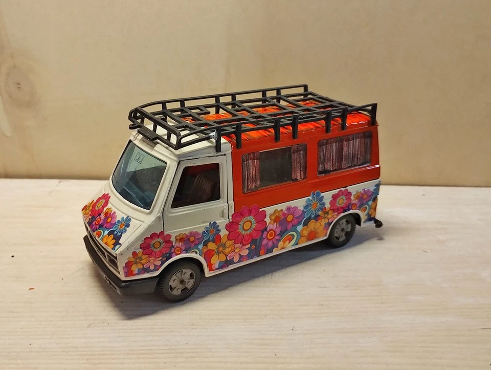 FIAT 242 CAMPER HYPPIE - MEBETOYS 1/25 - Immagine 1 di 2