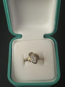 Solid 10k Yellow Gold Oval Cut CZ Abstract Style Ring Size 6.5 - Picture 1 of 9