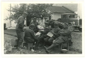 Orig. Foto Soldaten mit Beute Lkw am Quartier in SANOK San Polen 1939 - Bild 1 von 1