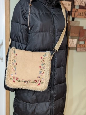 vintage Pacesetter by A. D. Sutton floral embroidered canvas shoulder crossbody - Image 1 of 3