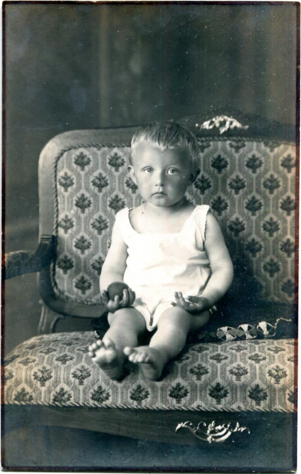 Orig. Foto-AK NEUSALZ /ODER Kleinkind, Atelier Fürchow, Friedrichstr. 40, 10er - Bild 1 von 1