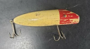 VINTAGE UNBRANDED WOOD BASS ORENO STYLE LURE 4" RED AND WHITE - Picture 1 of 9
