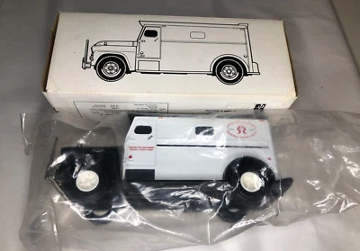 ERTL Deepwater Industries C.U. Armored  Truck 1/ 32 Scale NOS Mint + Box - Image 1 of 4